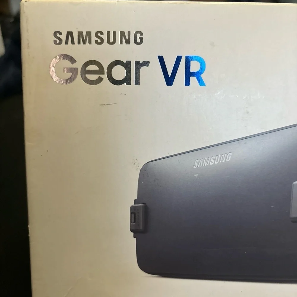 Samsung SM-R323NBKAXAR Gear VR - Brand New (Box opened to check contents only)